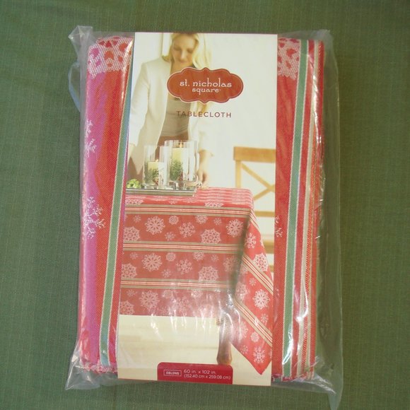 NEW 60" x 102" OBLONG Fabric TABLECLOTH Red Green Christmas Homestead Snowflake - Picture 11 of 11